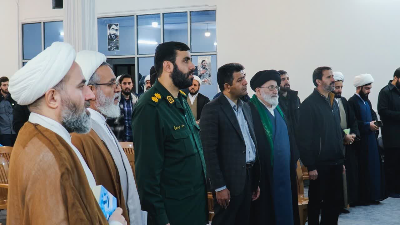 کتاب «روح‌الله» در اراک نقد و بررسی شد