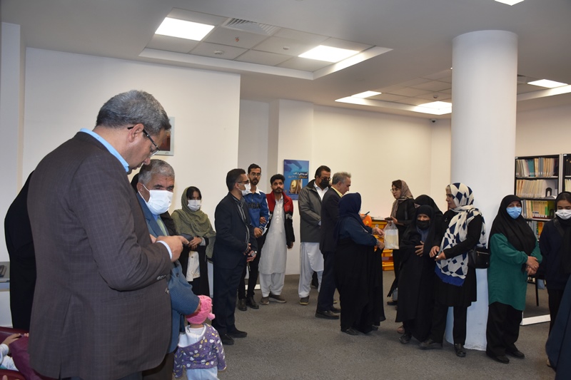 بازدید جمعی از روشندلان سیستان و بلوچستان از بخش نابینایان کتابخانه امام خمینی(ره) مشهد