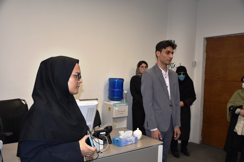 بازدید جمعی از روشندلان سیستان و بلوچستان از بخش نابینایان کتابخانه امام خمینی(ره) مشهد