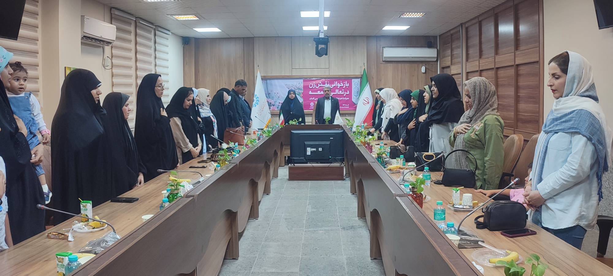 ویژهبرنامه «بازنگری نقش زن در تعالی جامعه» برگزار شد