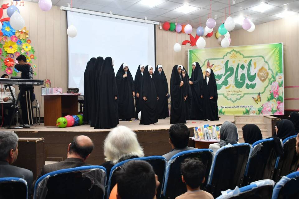 از کتابداران و پیشگامان نشر و فرهنگ در شهرستان راور تجلیل شد