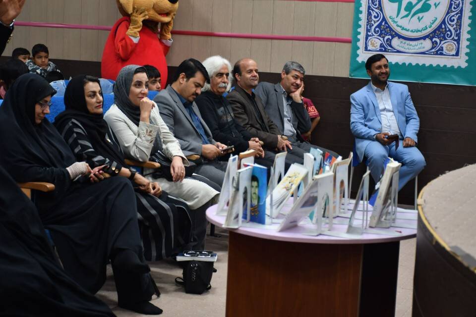 از کتابداران و پیشگامان نشر و فرهنگ در شهرستان راور تجلیل شد