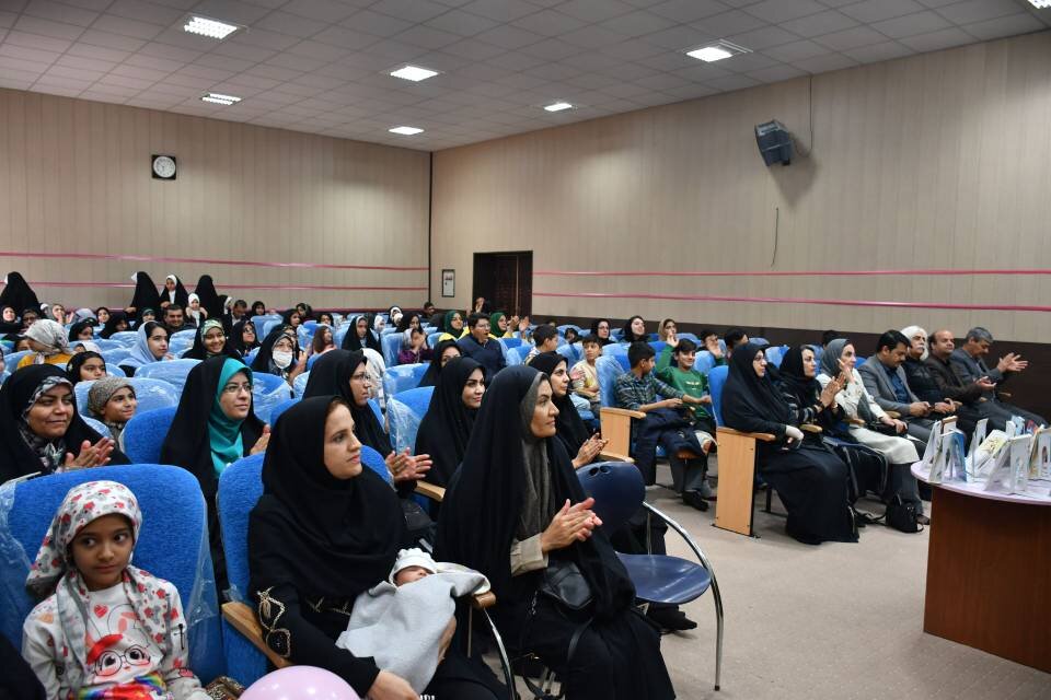 از کتابداران و پیشگامان نشر و فرهنگ در شهرستان راور تجلیل شد