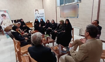 به مناسبت ولادت باسعادت حضرت فاطمه زهرا(س) و گرامیداشت روز زن، نشست کتاب‌خوان با محوریت «زنان الهام‌بخش» به همت کتابخانه عمومی شهید مطهری شهرستان فریمان برگزار شد