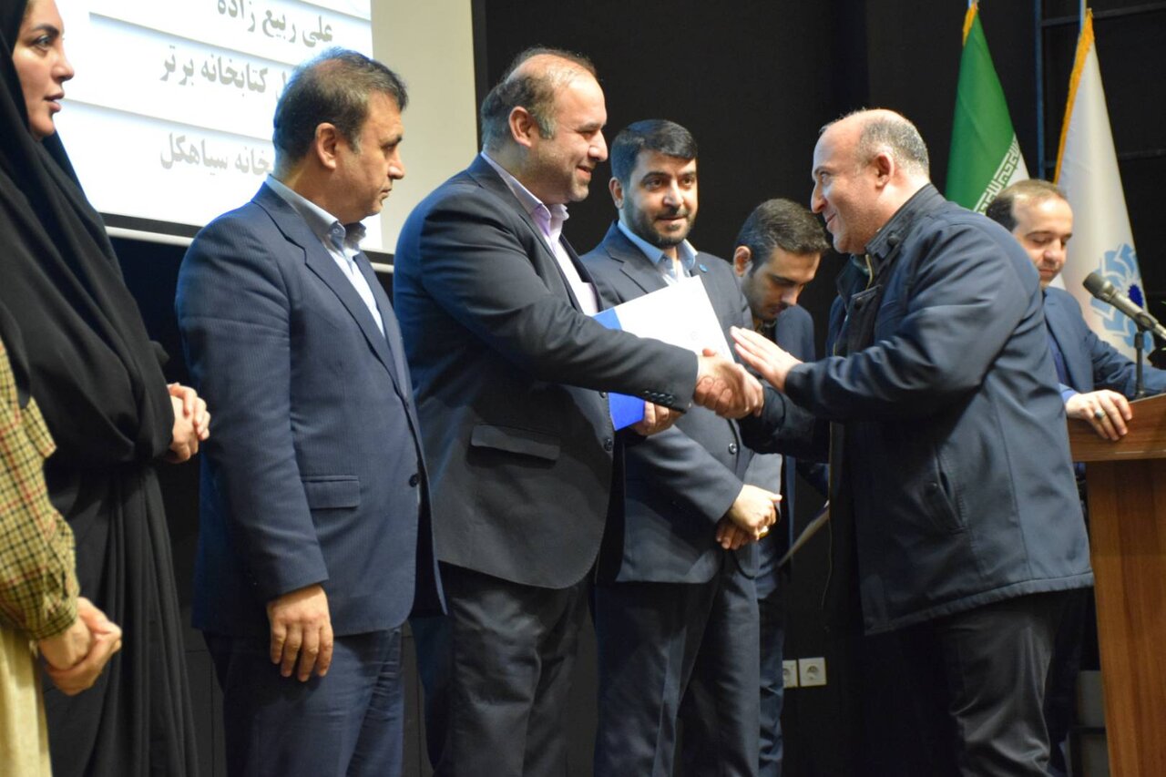 برگزیدگان حوزه کتاب و کتابخوانی در استان گیلان تقدیر شدند