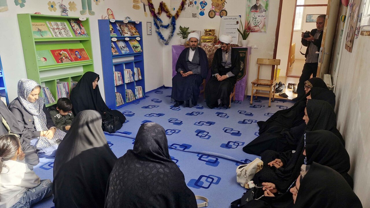 برگزاری نشست «الگوی زن مسلمان امروز» در کتابخانه عمومی روستای زرد