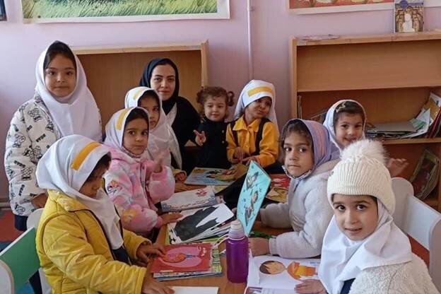 بازدید دانشآموزان از کتابخانه امام رضا (ع) خرو