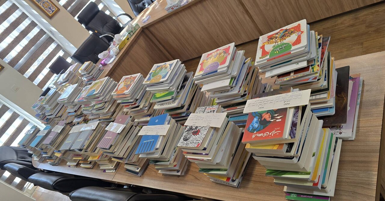 موقوفه نمازی ۷۹۳ جلد کتاب را به کودکان ۱۰ منطقه محروم فارس اهدا کرد