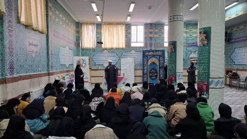 برنامه ها و فعالیت های متنوع فرهنگی و ترویجی با محوریت کتاب در استان تهران برگزار شد