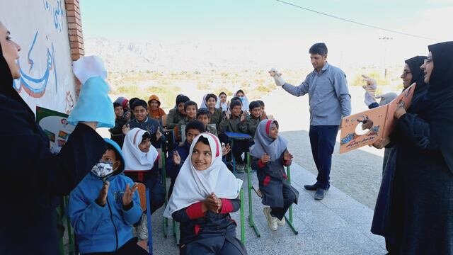 طرح «روستا به روستا با کتاب» مهمان دانشآموزان یداللهآباد