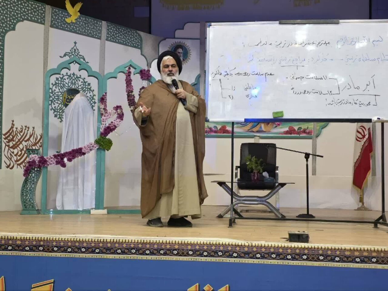 ترویج فرهنگ فاطمی در کتابخانه های عمومی استان مرکزی