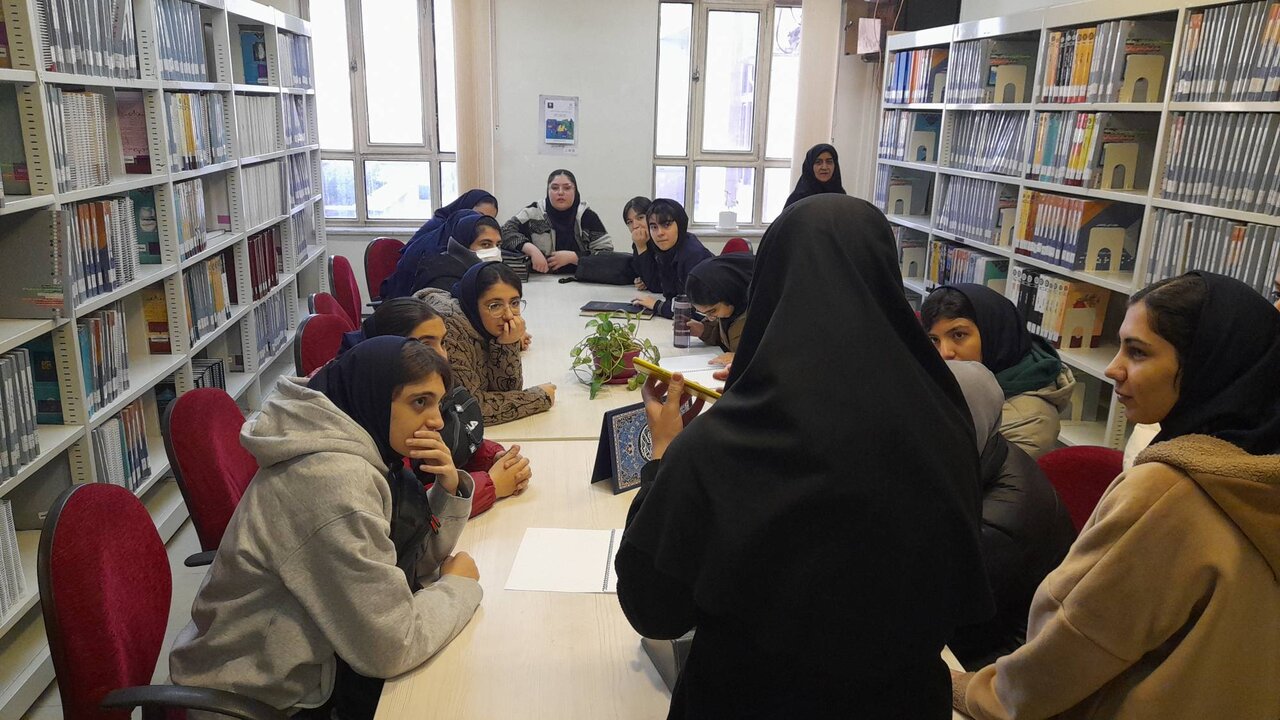 کارگاه «آشنایی با چالشها و نیازهای نابینایان و کمبینایان» در کتابخانه مرکزی ارومیه