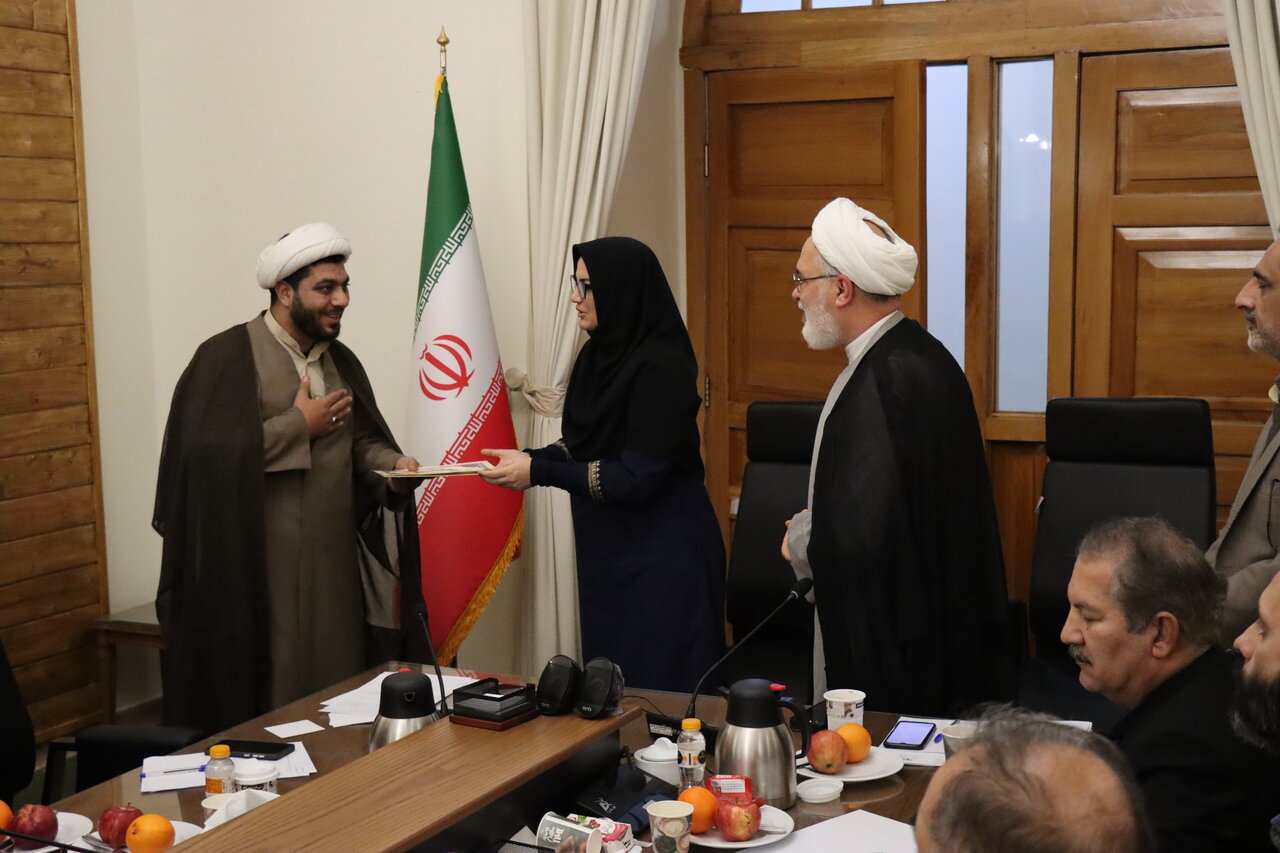 نهاد کتابخانههای عمومی بهصورت جدی به امر اشاعه نماز ورود کرده است