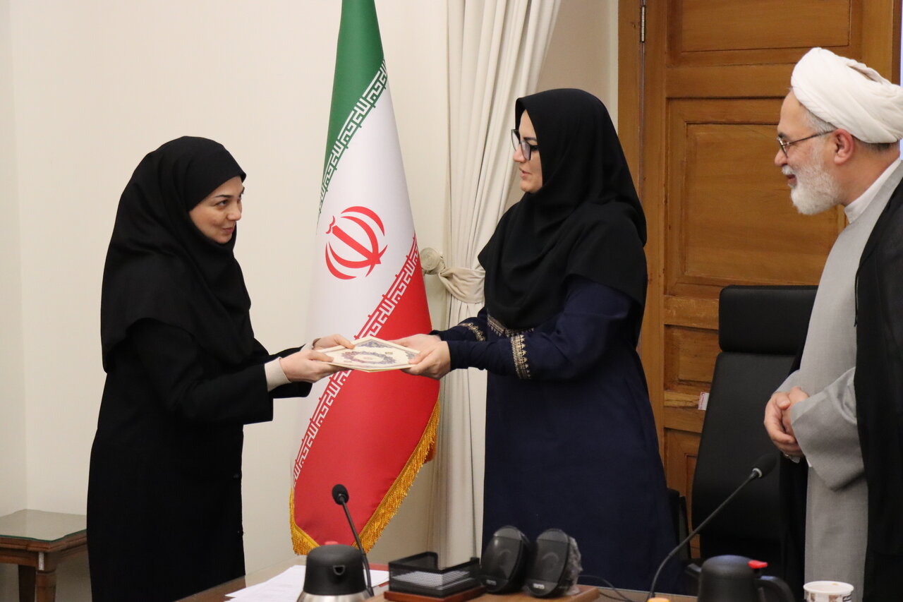 نهاد کتابخانههای عمومی بهصورت جدی به امر اشاعه نماز ورود کرده است