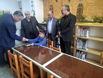 بازدید مدیرکل کتابخانه‌های عمومی استان و شهردار شاهدیه از کتابخانه عمومی شهید سلطانی