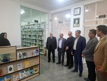 بازدید مدیرکل کتابخانه‌های عمومی استان و شهردار شاهدیه از کتابخانه عمومی شهید سلطانی