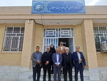 بازدید مدیرکل کتابخانه‌های عمومی استان و شهردار شاهدیه از کتابخانه عمومی شهید سلطانی