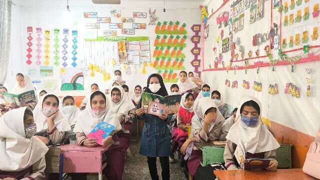 گرامیداشت مقام مادر با طعم کتاب و هنر در منوجان