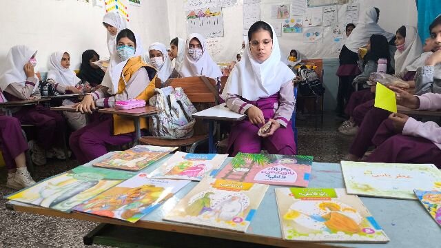 گرامیداشت مقام مادر با طعم کتاب و هنر در منوجان