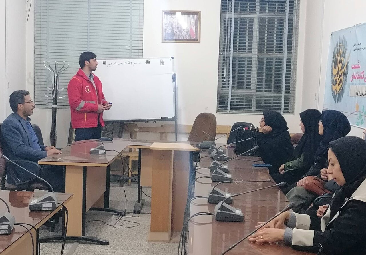 برگزاری دورههای اطفای حریق برای افزایش مهارت کتابداران شهرستان ابرکوه