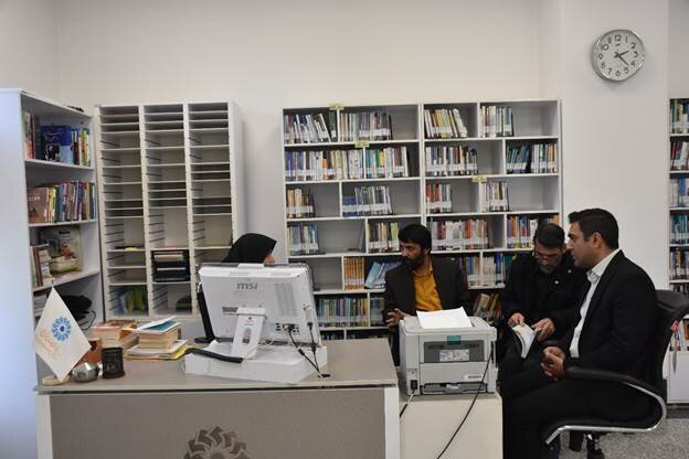 بازدید کارشناسان کتابخانه مرکزی آستان قدسرضوی از کتابخانه مرکزی امام خمینی (قدسسره)