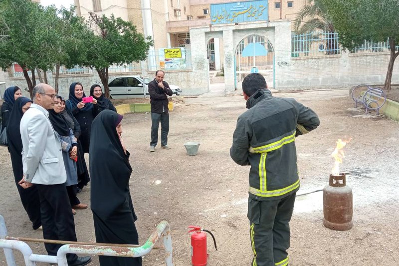 برگزاری دوره‌های آموزشی اطفای حریق برای کتابداران استان بوشهر