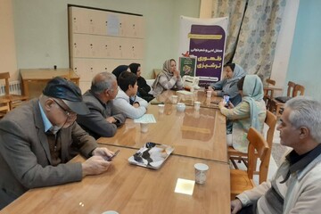 نشست مطالعاتی ادبی در کتابخانه عمومی امام خمینی (ره) شهرستان کاشمر