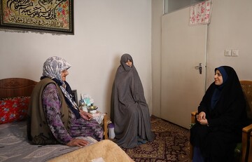 دیدار مدیرکل کتابخانه‌های عمومی آذربایجان‌غربی با خانواده شهید محمد ولی‌پور