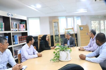 بازدید مدیرکل از کتابخانه های قشم