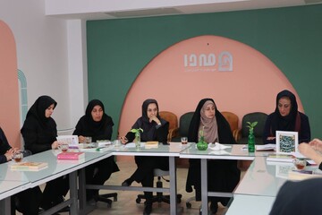 نشست کتاب خوانی بانوان قزوین