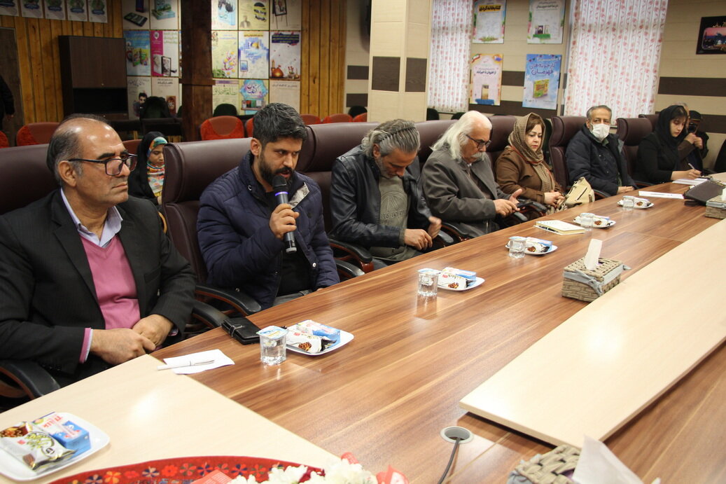 نشست رونمایی و بررسی «کتاب در کتاب» در اراک برگزار شد