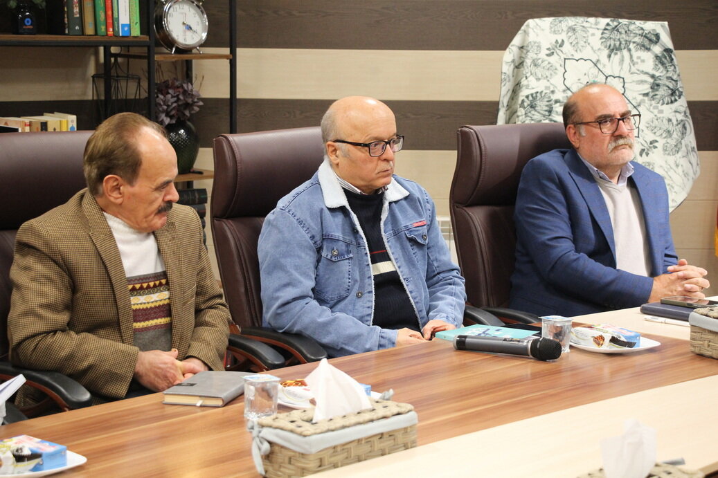 نشست رونمایی و بررسی «کتاب در کتاب» در اراک برگزار شد