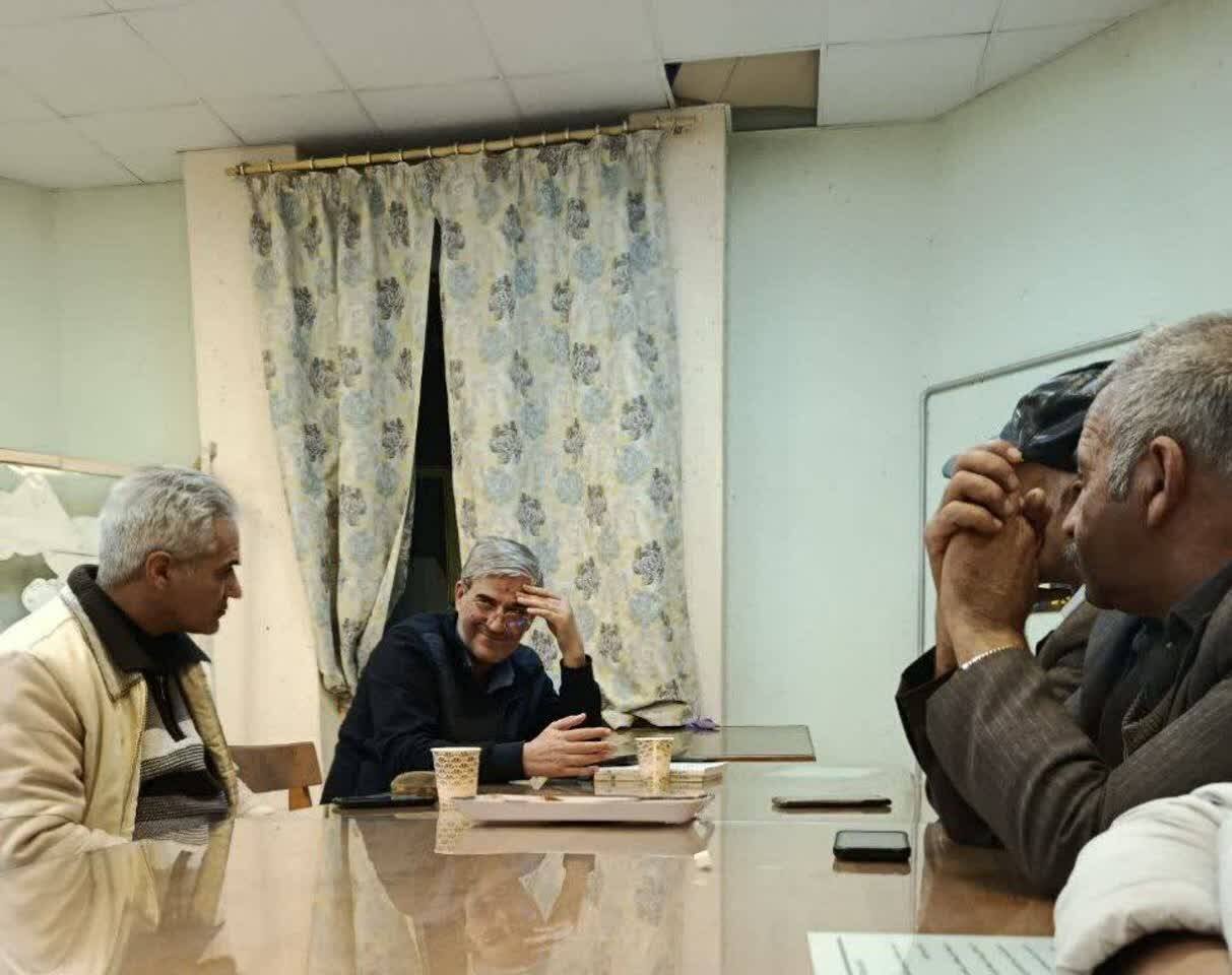 نشست مطالعاتی ادبی در کتابخانه عمومی امام خمینی(ره) شهرستان کاشمر برگزار شد