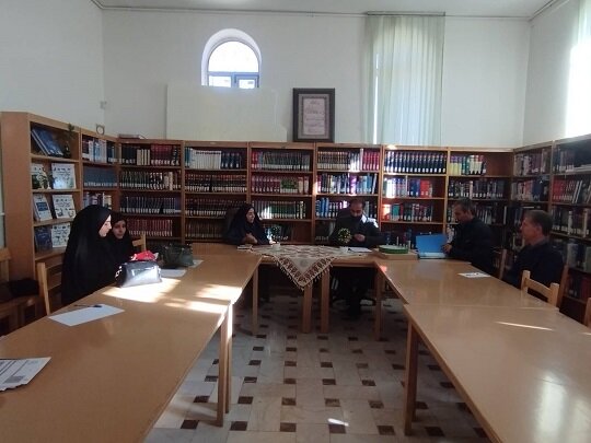 نشست کتابداران شهرستان بِن با سرپرست ادارهکل کتابخانههای عمومی چهارمحال و بختیاری