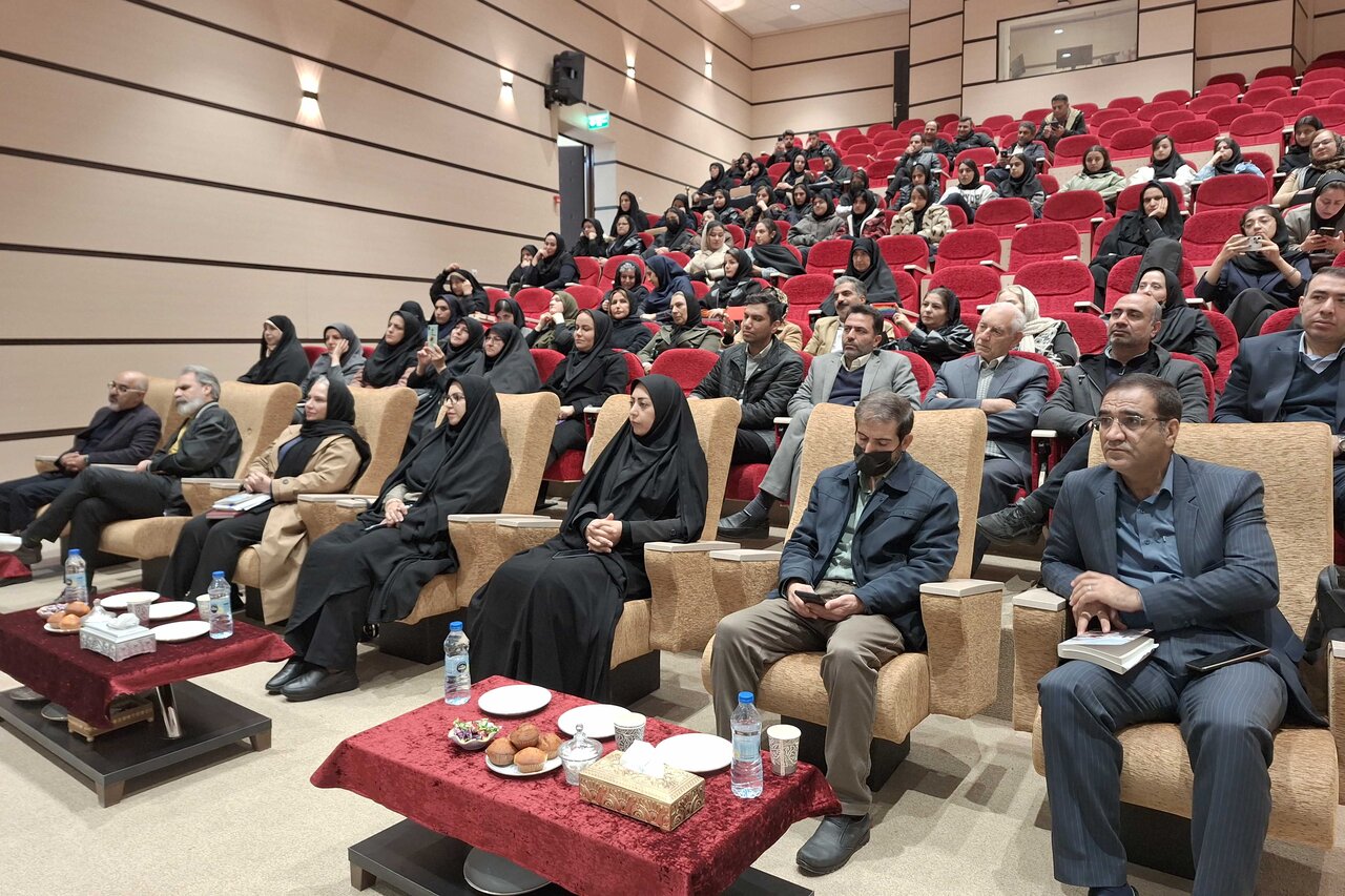 آیین رونمایی و نقد کتاب «بر بلندای زاگرس» برگزار شد