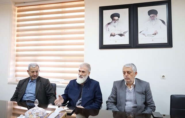 اهدای ۳۴۴ جلد کتاب و سند تاریخی توسط بنیاد ایرانشناسی شعبه آذربایجانغربی به کتابخانه مرکزی