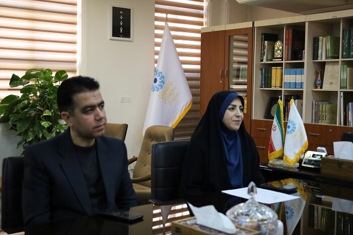 اهدای ۳۴۴ جلد کتاب و سند تاریخی توسط بنیاد ایرانشناسی شعبه آذربایجانغربی به کتابخانه مرکزی