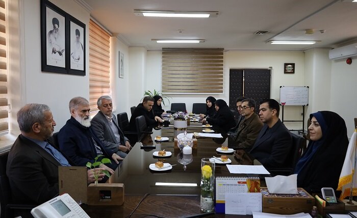 اهدای ۳۴۴ جلد کتاب و سند تاریخی توسط بنیاد ایرانشناسی شعبه آذربایجانغربی به کتابخانه مرکزی