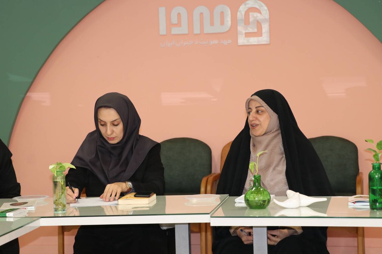 نشست کتاب خوان بانوان قزوین