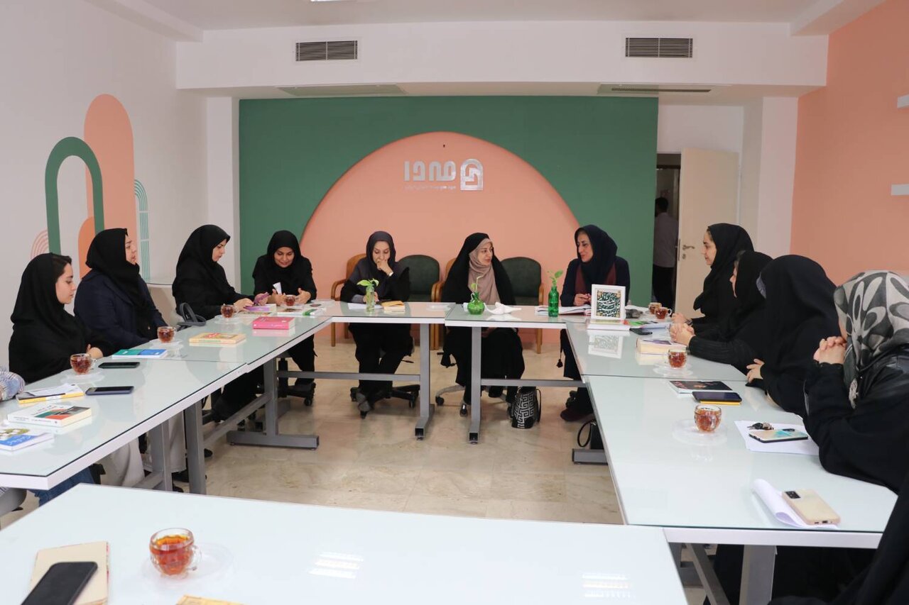 نشست کتاب خوان بانوان قزوین