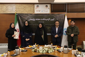 لاله قدیری، کتابدار شیرازی