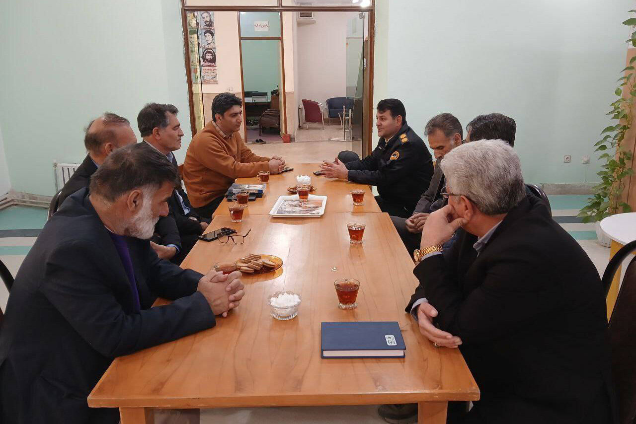 محفل ادبی «بهار مانشت» با محوریت شعر مادر در ایوان برگزار شد