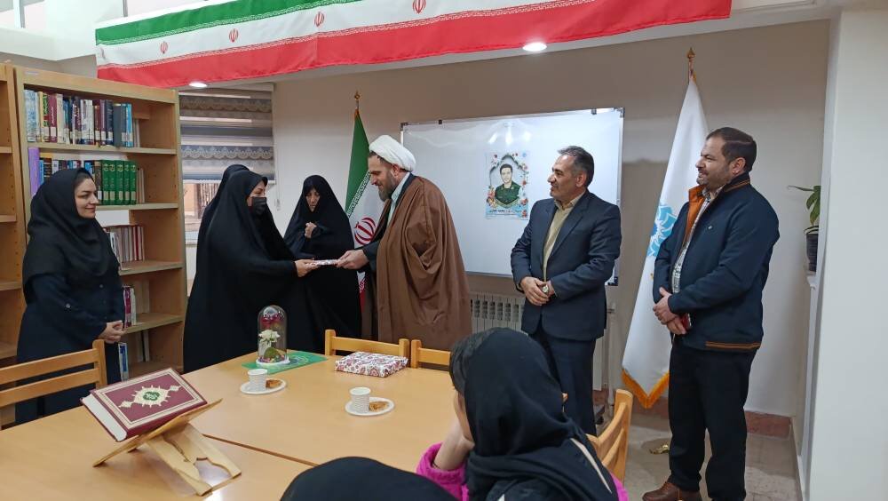 برگزاری ویژه برنامه روایت مادری در کتابخانه عمومی کوثر شهرستان خرمدره