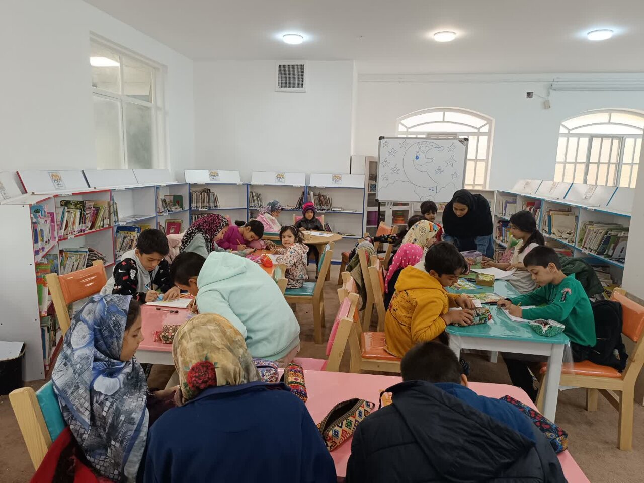 استقبال کودکان از برنامه‌های کتابخانه حضرت زهرا(س) شهر حمیدیا