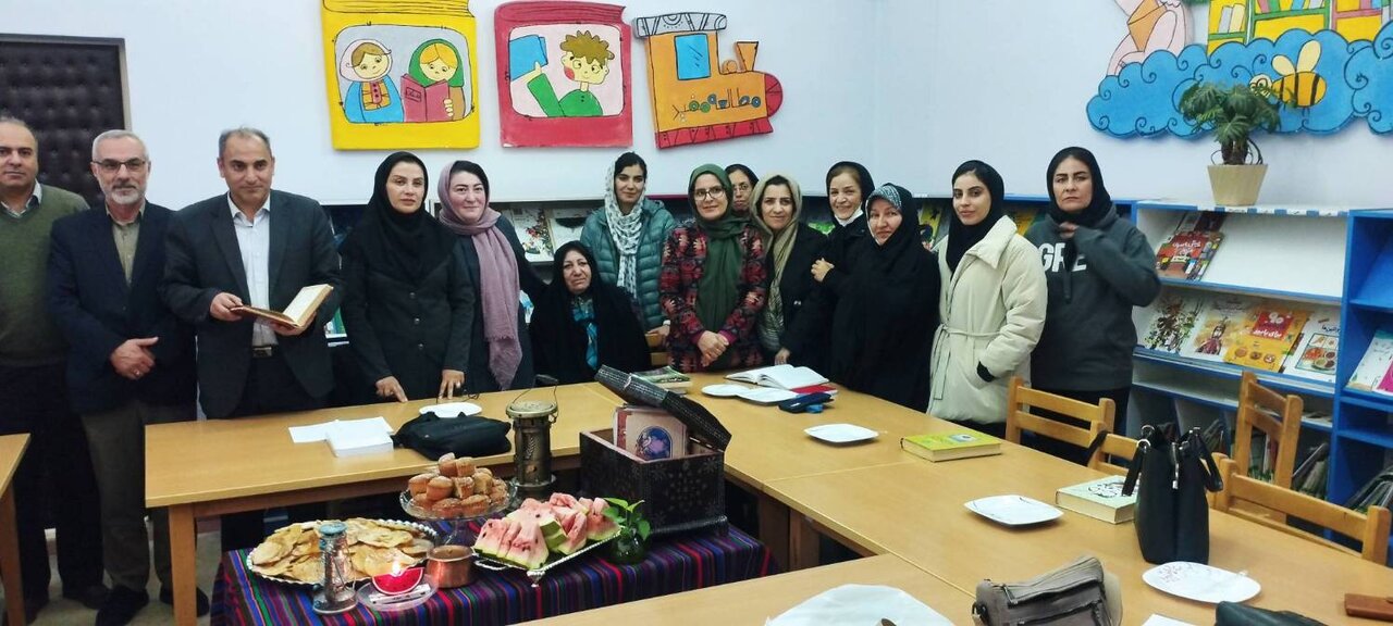 نشست شعرخوانی غزلیات حافظ در کتابخانه دانش زنجان برگزار شد