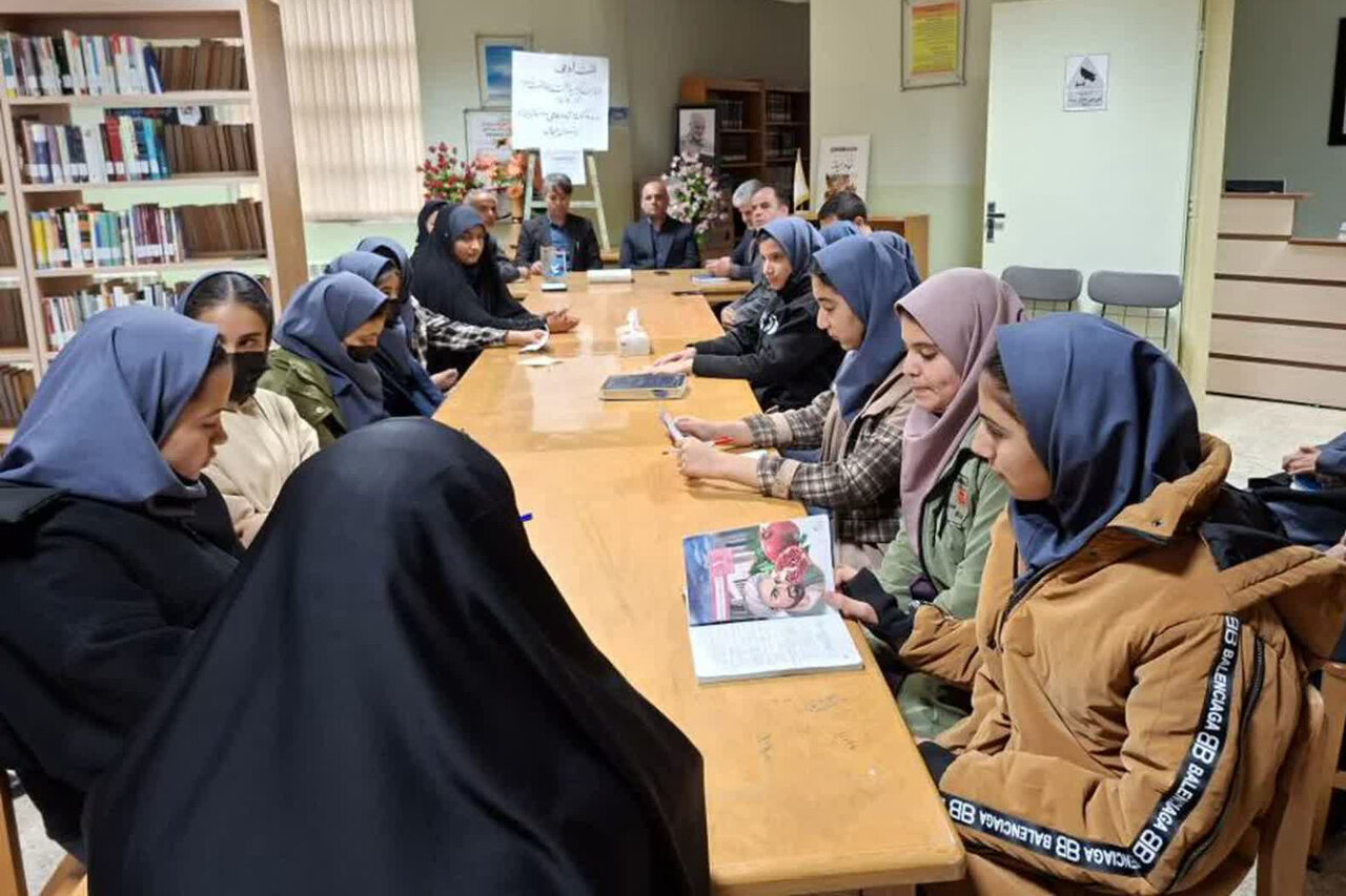 کتابداران استان مرکزی به استقبال شب یلدا رفتند