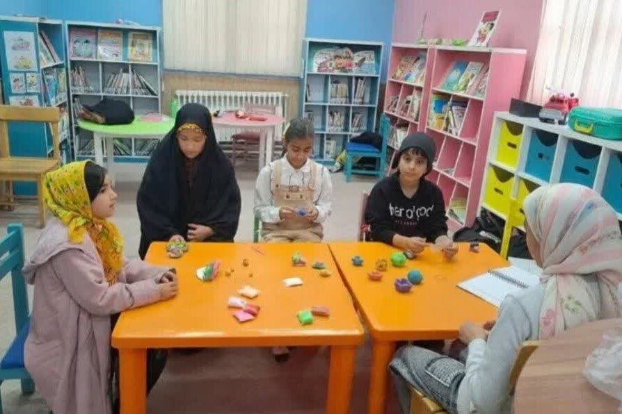 کتابداران استان مرکزی به استقبال شب یلدا رفتند