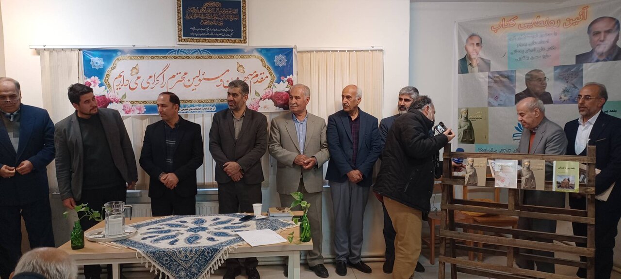 رونمایی کتاب تاکستان