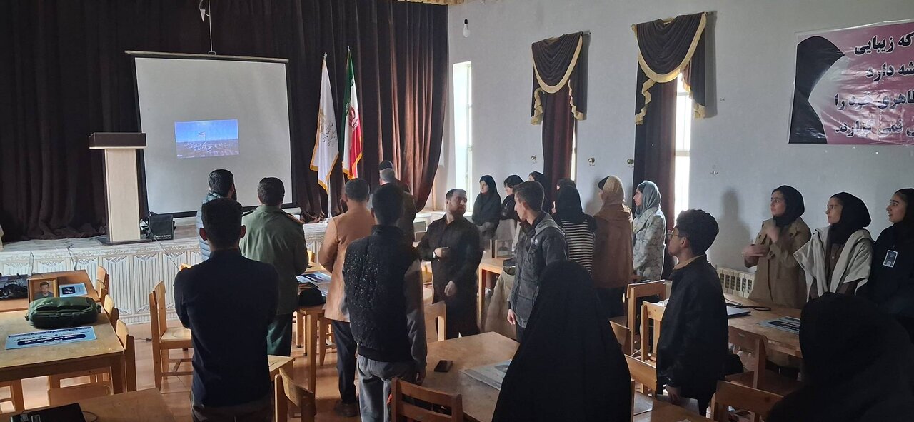 رویداد تولید محتوای دیجیتال با محوریت هوش مصنوعی در کتابخانه شهید نواب صفوی  دلفان