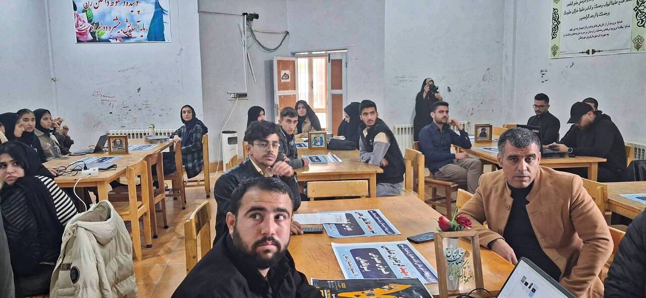 رویداد تولید محتوای دیجیتال با محوریت هوش مصنوعی در کتابخانه شهید نواب صفوی  دلفان